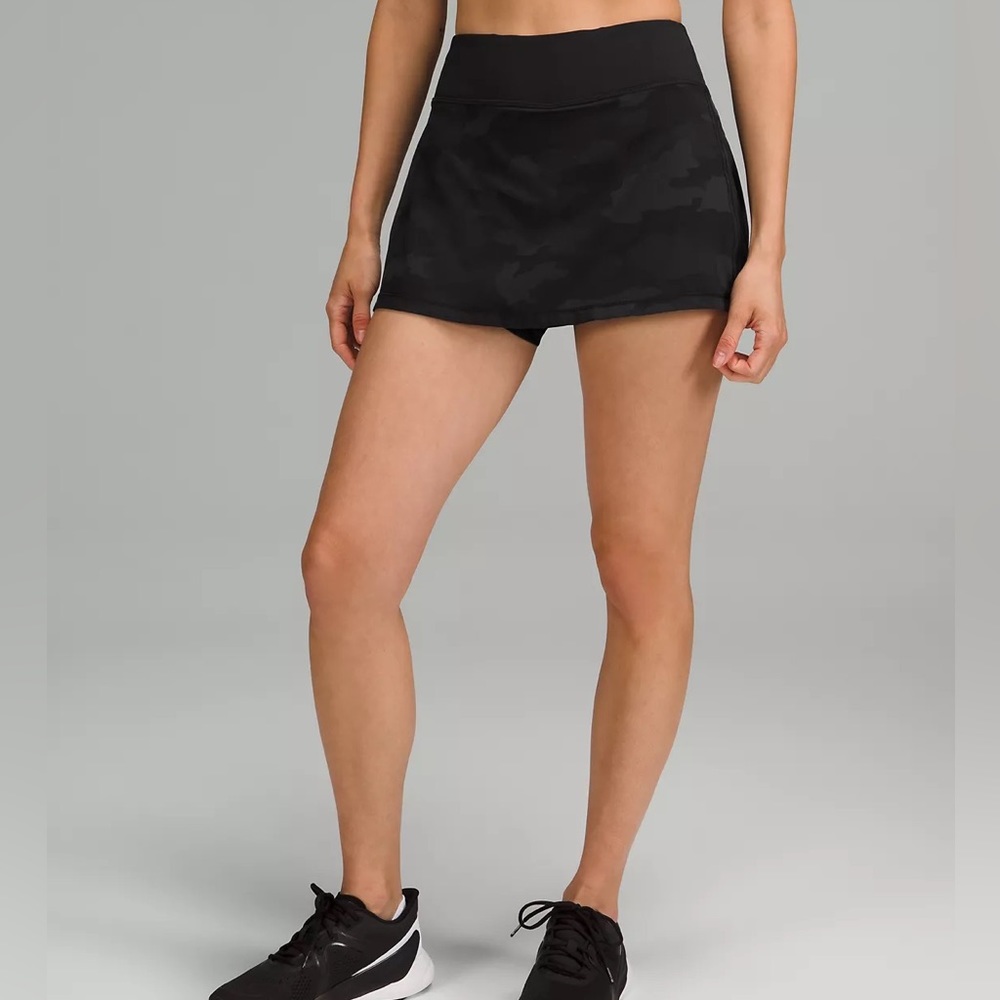 Never worn *Size 6* Lululemon Pace Rival Mid-Rise Skirt!